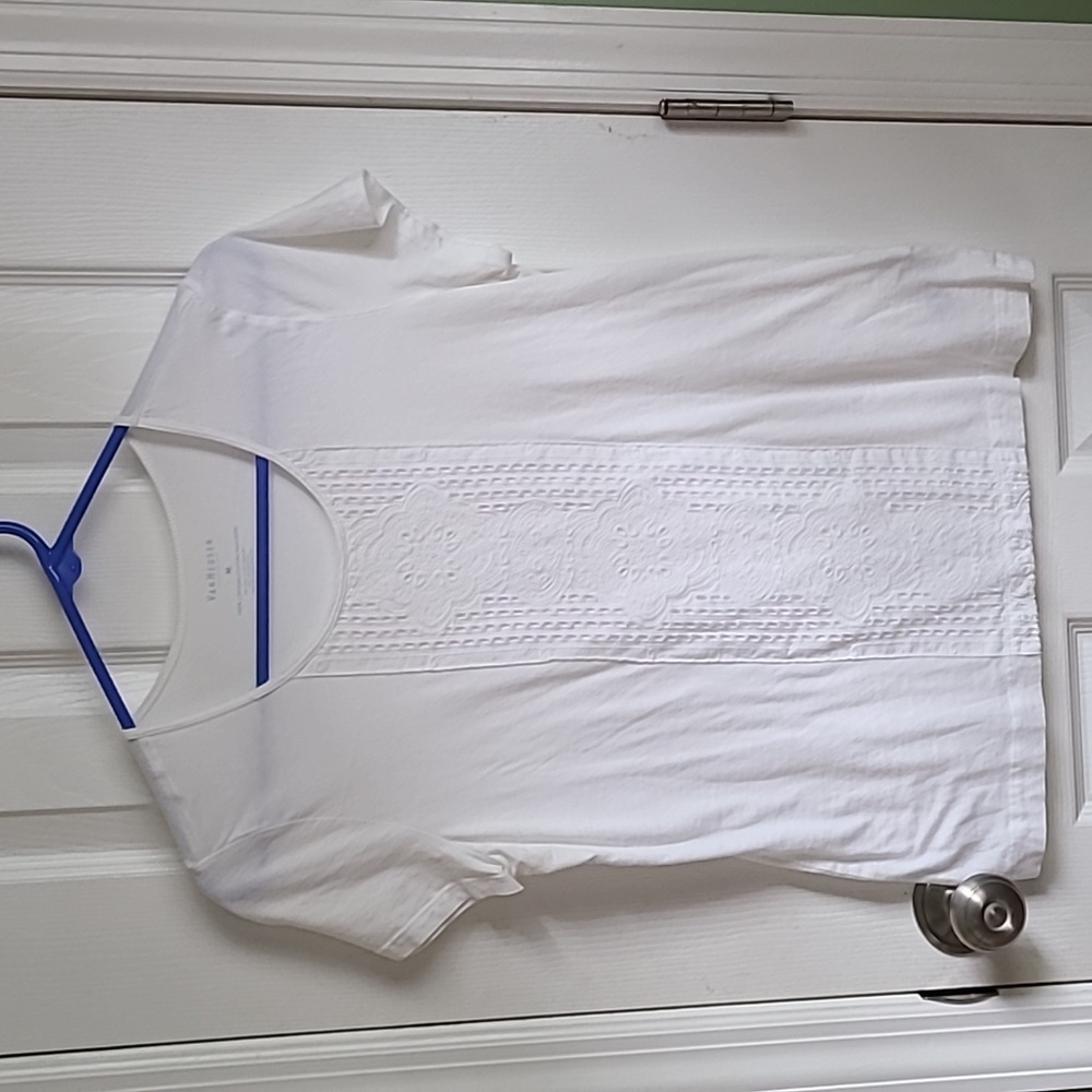 White VanHueusen t-shirt with lace front